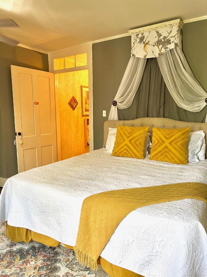 Bed and Breakfast The Beaumont House Натчез Екстер'єр фото