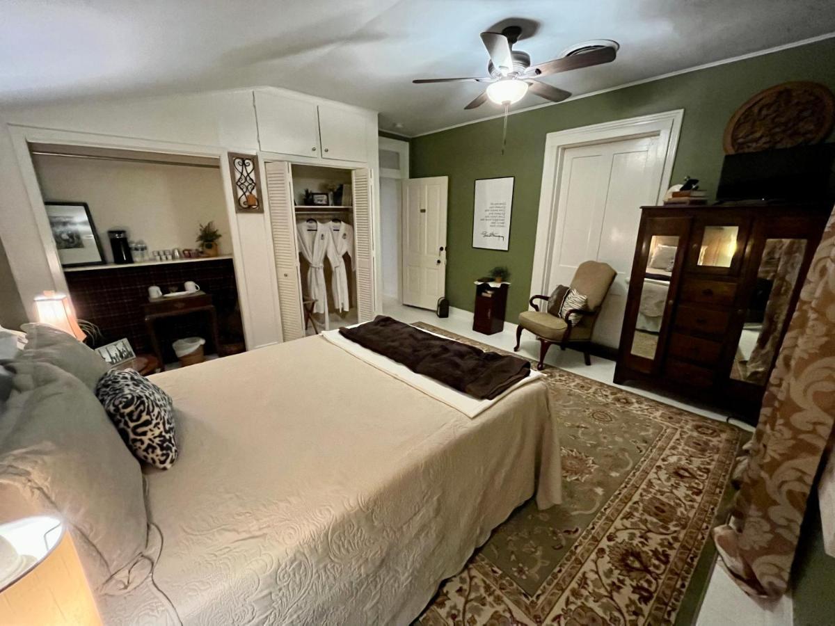 Bed and Breakfast The Beaumont House Натчез Екстер'єр фото
